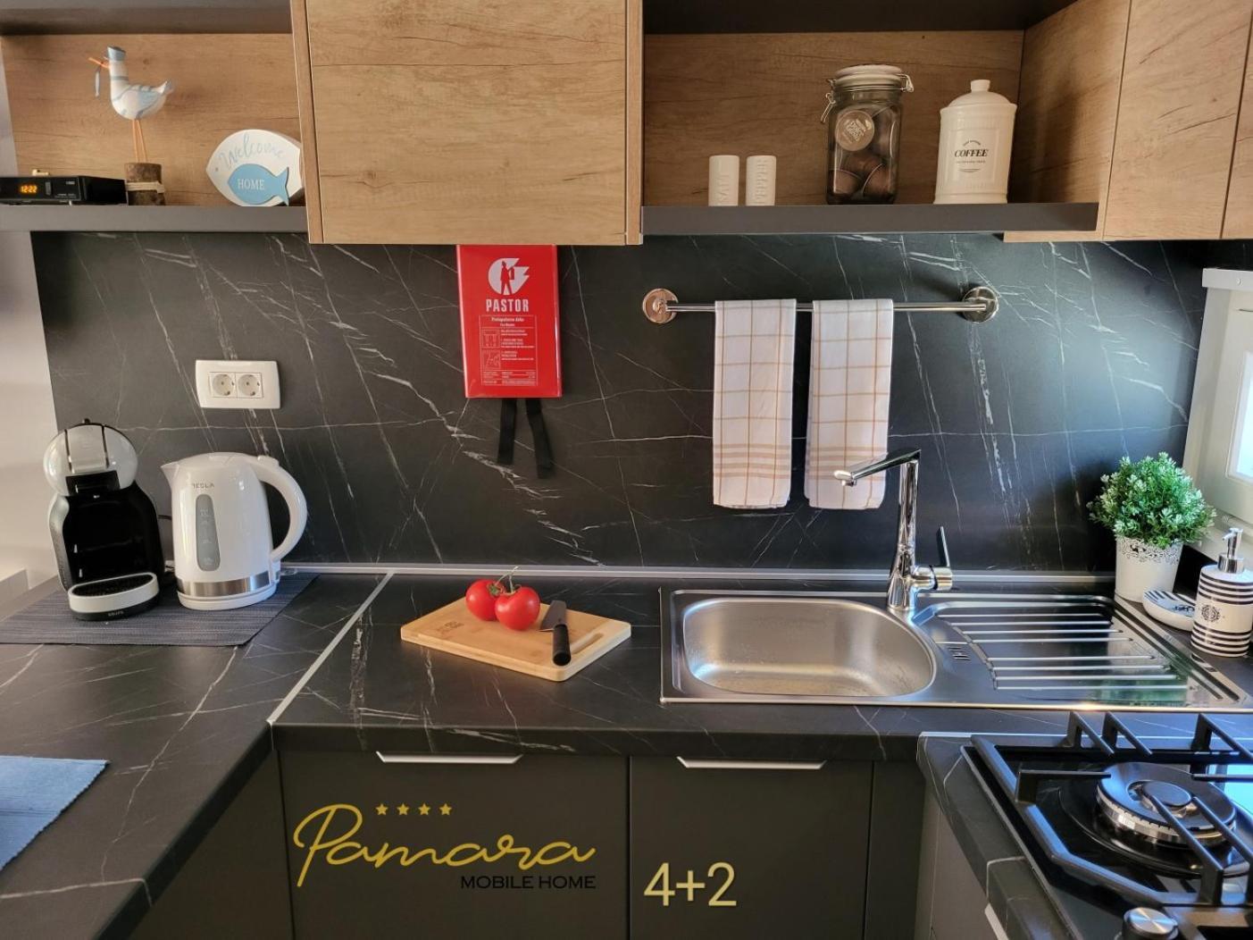 Pamara Mobile Home Biograd Na Moru Eksteriør bilde